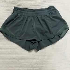 Lululemon Hotty Hot Shorts, Sz 6, 2.5” Dark Forest - NICE